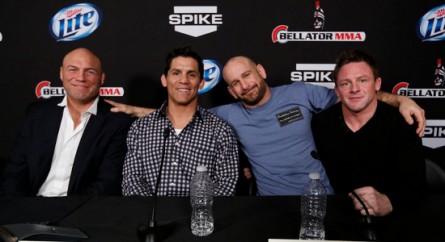 Os técnicos do Fight Master (da esquerda para a direita): Couture, Shamrock, Jackson e Warren. Foto: Esther Lin, MMA Fighting