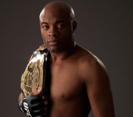 Ex-campeão A. Silva (foto) não quer revanche contra C. Weidman. Foto: UFC/Divulgação
