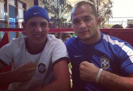 J. Cigano (dir.) curtiu a conquista da seleção brasileira ao lado do irmão Marcelo (esq.). Foto: Instagram/Reprodução