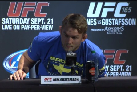 A. Gustafsson (foto) disputa o cinturão dos meio-pesados em setembro. Foto: YouTube/Reprodução