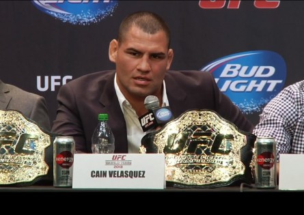 C. Velasquez (foto) se mostrou confiante em manter o cinturão. Foto: YouTube/Reprodução