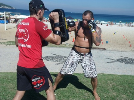 Tibau iniciou os treinos para o UFC 164 em uma praia no Rio de Janeiro. Foto: Divulgação/Talk Sports