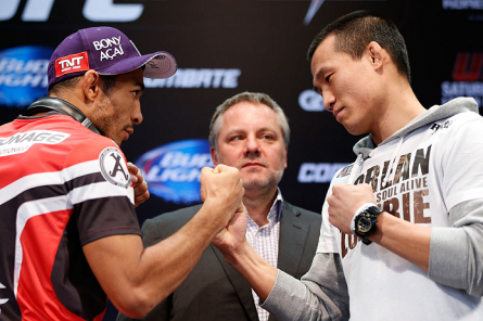Duelo entre J.Aldo (esq.) e o Zumbi Coreano (dir.) foi a luta principal do UFC 163. Foto: Josh Hedges/UFC