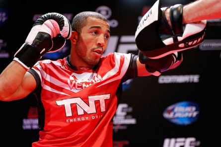 Aldo (foto) poderá subir de peso caso vença Lamas. Foto: Josh Hedges/UFC