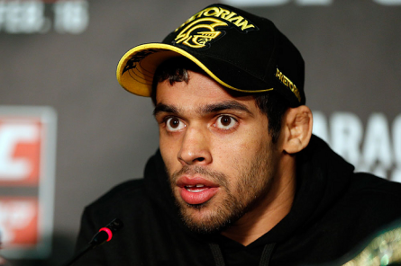 R. Barão (foto) acredita que já merece o cinturão linear dos galos. Foto: Josh Hedges/UFC