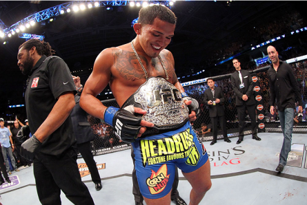 A. Pettis (foto) conquistou o cinturão dos leves em agosto. Foto: Josh Hedges/UFC