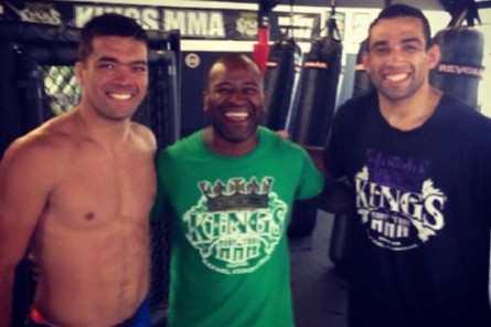 Lyoto (esq.) treina com Rafael Cordeiro (c) e F. Werdum (dir.) na Kings MMA. Foto: Reprodução/Instagram