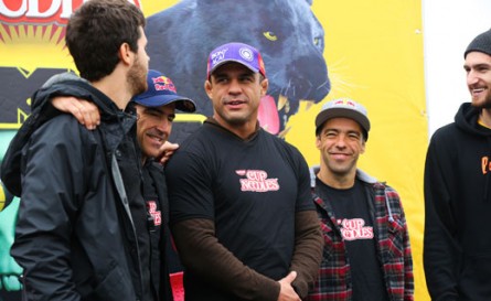 V. Belfort (centro) ao lado de Sandro Dias (dir.) no novo programa da MTV