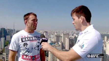 D. Maia (dir.) entrevista J. Shields (esq.) em São Paulo. Foto: UFC/Divulgação