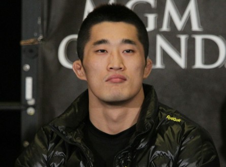 D.H.Kim (foto) abandonou a modéstia ao falar de sua habilidade como wrestler. Foto: Josh Hedges/UFC