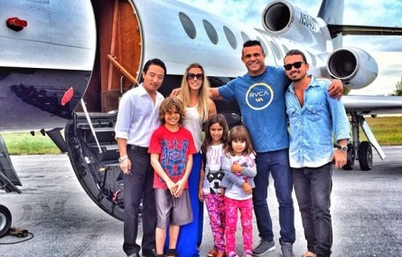 V. Belfort desembarca nas Bahamas acompanhado da família. Foto: Instagram/Reprodução