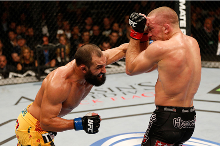 Hendricks (esquerda) foi derrotado por GSP no UFC 167. Foto: Josh Hedges/Zuffa LLC