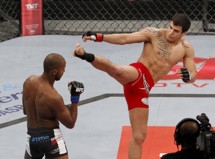 Sertanejo (dir.) comemora participação no UFC de Jaraguá do Sul. Foto: Washington Alves/Inovafoto