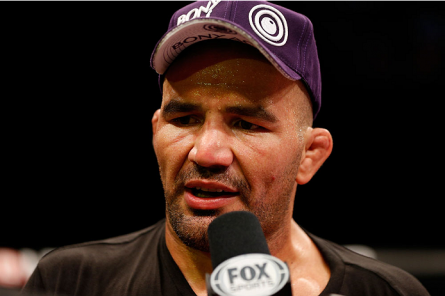 Glover (foto) está invicto em cinco lutas no UFC. Foto: Josh Hedges/UFC