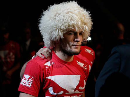 K. Nurmagomedov e sua chamativa peruca, que já se tornou marca registrada. Foto: Josh Hedges/UFC
