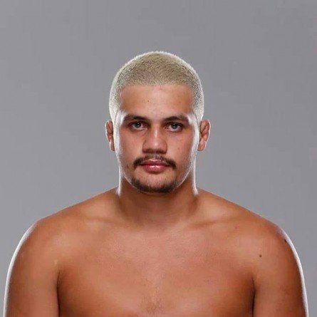 Tyler Manawaroa (foto) não vai ser contratado pelo UFC por postagem racista. Foto: Divulgação/UFC
