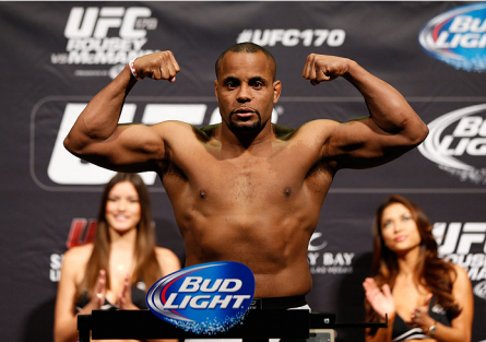 Cormier (photo) recently injured his knee. Photo: Disclosure/UFC