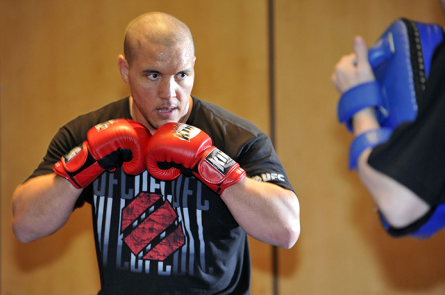 P. Barry (foto) afirmou que não se sente a vontade praticando luta agarrada. Foto: Josh Hedges/UFC