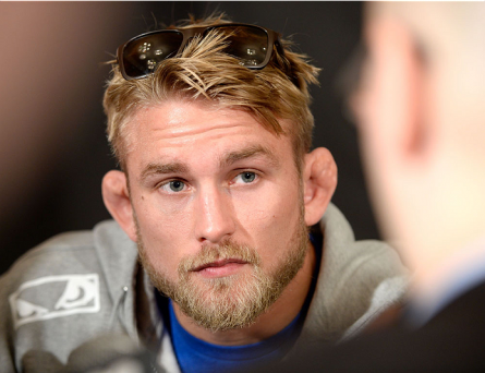 A. Gustafsson (foto) vai reencontrar Jones no octógono pelo cinturão dos meio-pesados. Foto: Josh Hedges/UFC