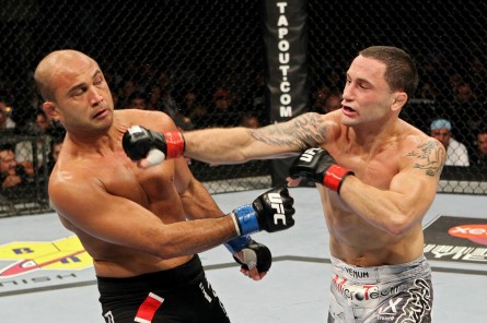 Edgar (dir.) e Penn (dir.) já se enfrentaram outras duas vezes no UFC. Foto: Josh Hedges/UFC