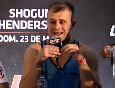 F. Maldonado durante a coletiva de imprensa do UFC Fight Night 38. Foto: Reprodução/YouTube