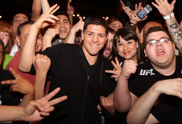N. Diaz se mostra à vonta com o público durante o UFC 171. Foto: Reprodução/Twitter