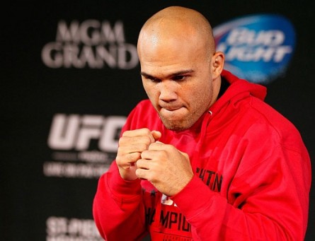 Luta principal do UFC 171 continua valendo o cinturão para R. Lawler (foto). Foto: Josh Hedges/UFC