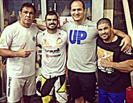 Jambo com Minotauro, Cigano e Toquinho após treino da Team Nogueira. Foto: Reprodução/Facebook