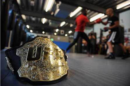 Cinturão do UFC é objeto de desejo dos lutadores. Foto: Divulgação/UFC
