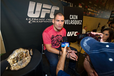 Velasquez (foto) deverá fazer próxima defesa de cinturão no México. Foto: Divulgação/UFC