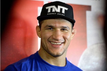 Cigano (foto) faria sua primeira luta pelo UFC no Brasil em maio. Foto: Jeff Bottari/Zuffa LLC