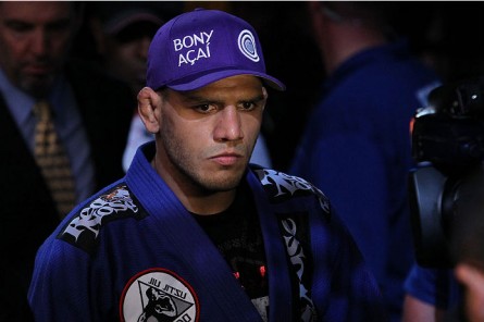 Dos Anjos (foto) é o brasileiro mais bem colocado no ranking dos leves do UFC. Foto: Ed Mulholland/Zuffa LLC