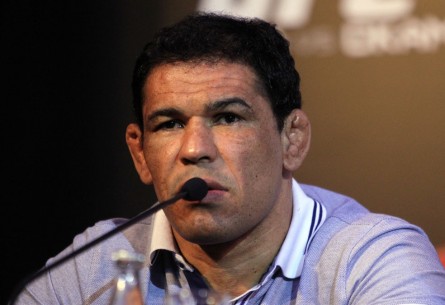 R. Minotauro (foto) é uma das estrelas do UFC Abu Dhabi. Foto: Josh Hedges/UFC
