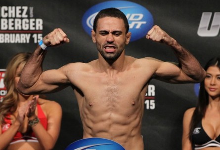 V. Rocha (foto) faria sua reestreia no Ultimate. Foto: Josh Hedges/UFC