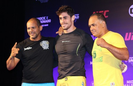 Cara de Sapato (centro) com sua equipe após o treino aberto do TUF Brasil 3 Final. Foto: Lucas Carrano/SUPER LUTAS