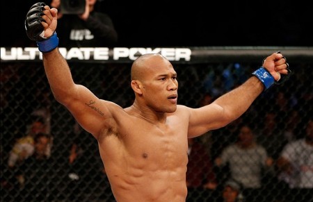 R. Jacaré (foto) está invicto em três lutas no UFC. Foto: Josh Hedges/UFC