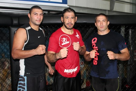 Da esquerda para a direita: Braddock, Minotouro e Pliev treinam na Team Nogueira. Foto: Divulgação