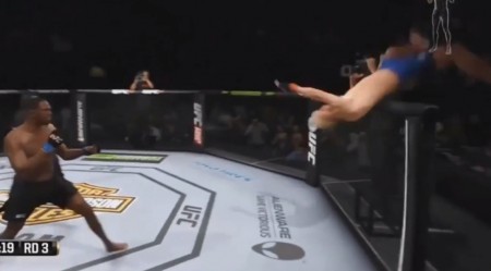 Gustafsson voa sobre a grade do octógono em erro do novo EA Sports UFC. Foto: Reprodução/YouTube