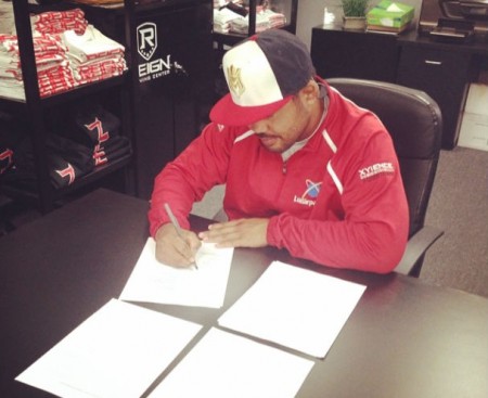 Muñoz (foto) renovou seu contrato com o UFC. Foto: Reprodução/Instagram