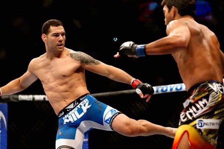 Weidman (esq.) bateu Lyoto (dir.) no UFC 175. Foto: Divulgação/UFC