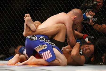 Marajó (por baixo) foi dominado por Robertson. Foto: Divulgação/UFC