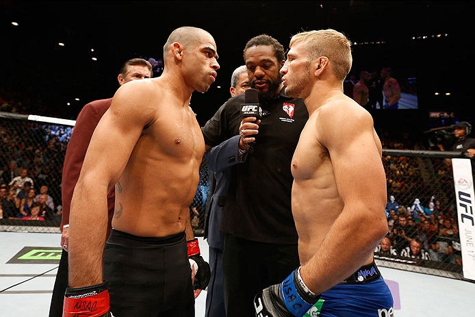 R. Barão (esq.) reencontra Dillashaw (dir.) no octógono em julho. Foto: Josh Hedges/UFC