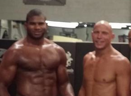 Overeem (esq.) e Cerrone (dir.) são companheiros de equipe na Jackson's MMA. Foto: Reprodução/Twitter
