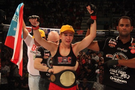 Larrisa (foto) vagou o título da categoria até 61,2 kg do Jungle para se transferir para o UFC. Foto: Jungle Fight/Divulgação