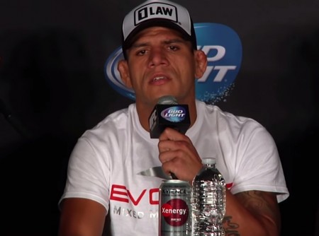 R. dos Anjos durante a coletiva de imprensa do UFC FN 49. Foto: Reprodução/YouTube