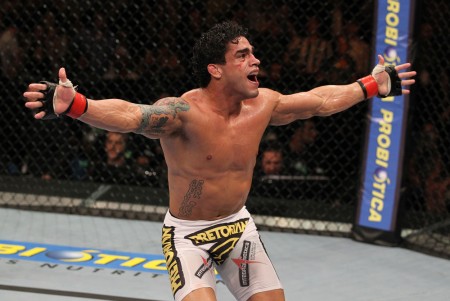 T. Tavares (foto) venceu em sua estreia como peso pena. Foto: Josh Hedges/UFC