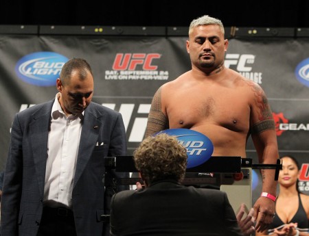 Hunt corre contra o tempo para bater o peso no UFC FN 52. Foto: Divulgação/UFC