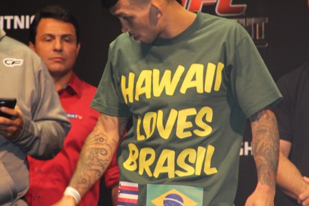 R. Duane e a camisa com declaração de amor ao Brasil. Foto: Lucas Carrano/SUPER LUTAS