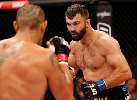 Arlovski (foto) pode ficar até seis meses parado por uma lesão no punho. Foto: Josh Hedges/UFC