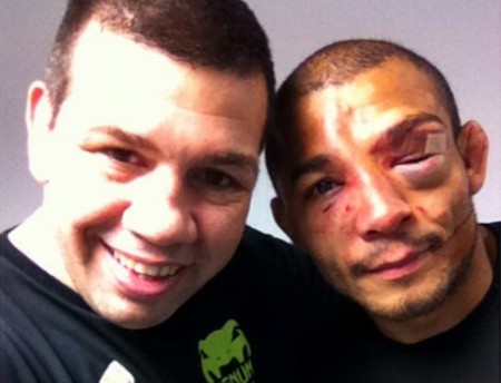 J. Aldo (dir.) posou ao lado do treinador P. Rizzo (esq.) após o UFC 179. Foto: Reprodução/Instagram